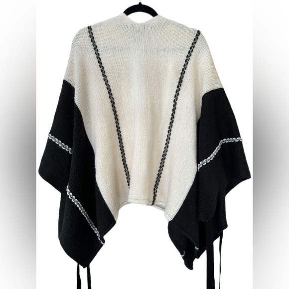 Vince Camuto Sweater Womens OS Black Cream Poncho Shawl Wrap Ruana Western - Picture 7 of 8